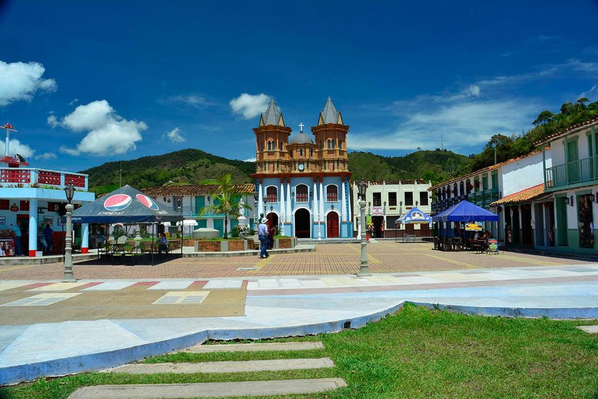 Hotel Campestre Alto Lindo En Guatapé Exteriér fotografie